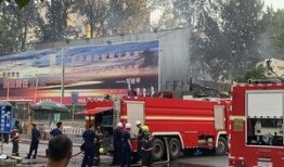 郑州爆料火灾视频最新,火势猛烈，救援行动紧张进行